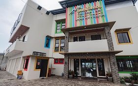 Urbanview Hotel Mamifokobo Puncak